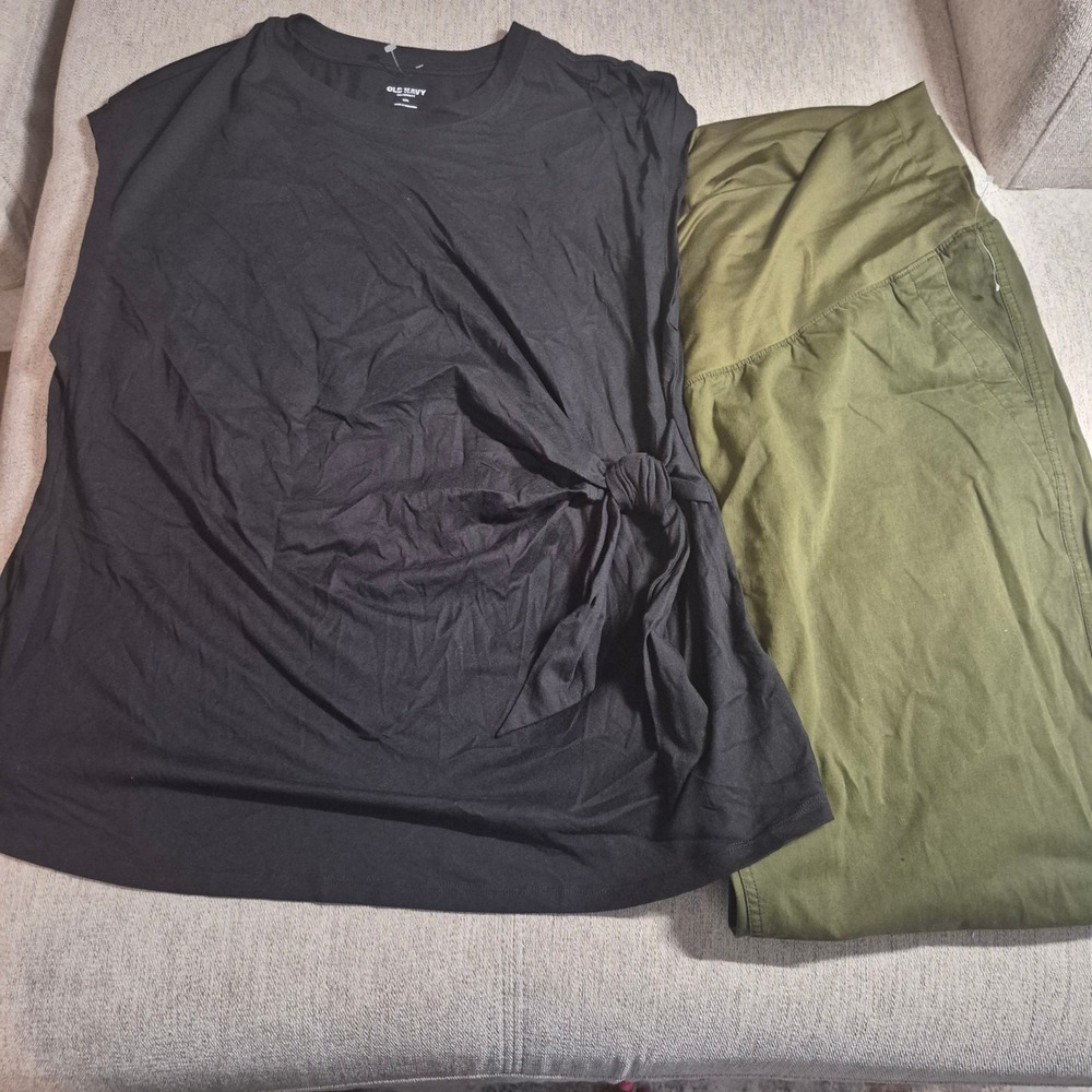 Old Navy Maternity Sleeveless Side Tie Knot Jersey Knit Top and olive pants xxl